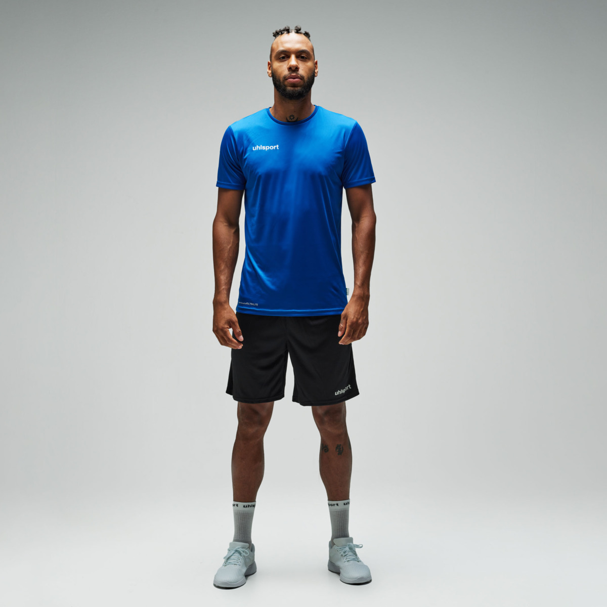 100234707_Essential-Functional-Shirt_100334204_Center-Basics-Shorts_100369402_Team-Classic-Socken_100841002_2_pngxiqkwAVzme6tj