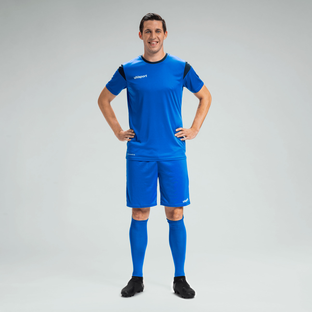 100225343_SQUAD27-TRIKOT_100334207_100330211_Matthias-Schmitz_01_pngbNMPRU7Uby1XS