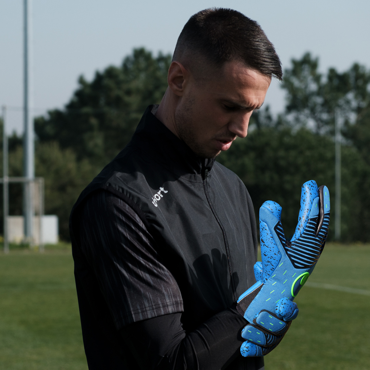 101127001_uhlsport-aquagrip-hn-goalkeeper-gloves_odysseas-vlachodimos_image-1
