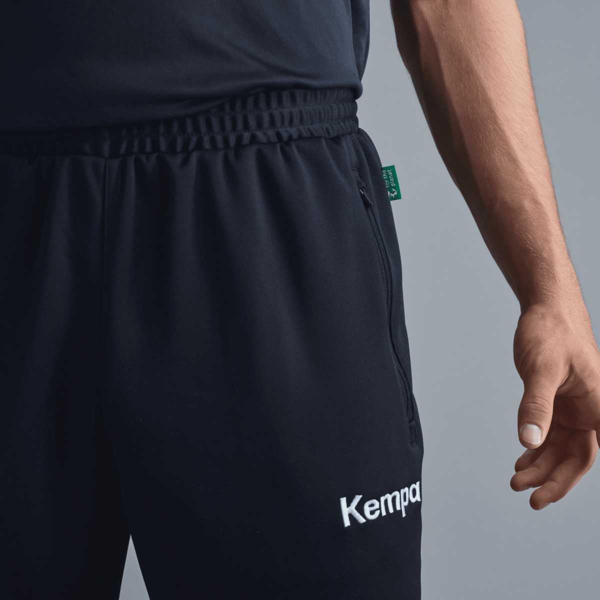 200513401_Motion-Pants_200234601_POLY-Shirt_200354106_Matteo-Menges_135671_pngjs149iPM0cFmC detail.productImageAltText