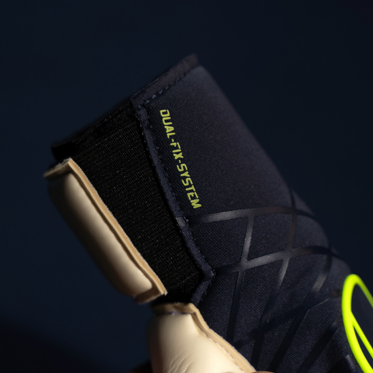 Prediction Absolutgrip SC Torwarthandschuhe Prediction Absolutgrip SC Torwarthandschuhe mit nahtlosem Seamless Cut für perfekte Passform