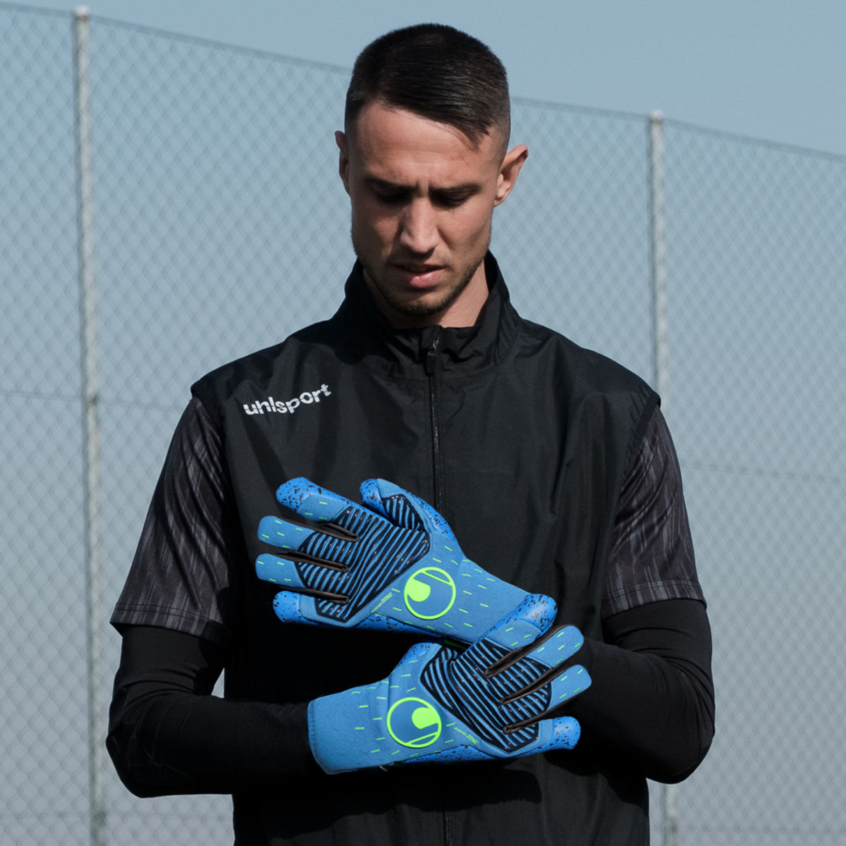 101127001_uhlsport-aquagrip-hn-goalkeeper-gloves_odysseas-vlachodimos_image-2