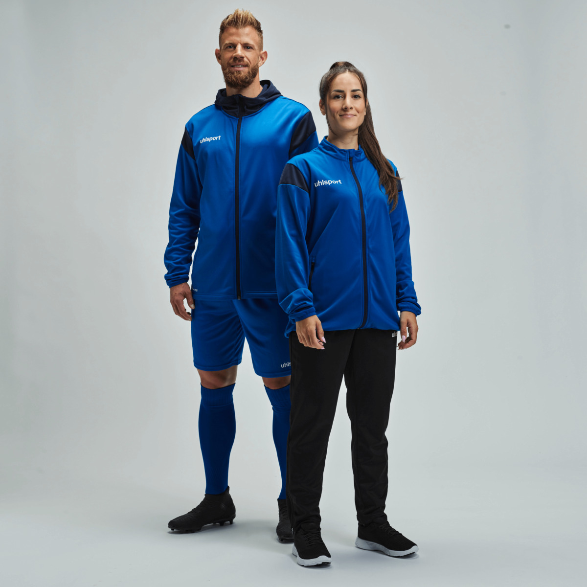 100225643_SQUAD-27-CLASSIC-JACKET_100225743_SQUAD-27_TRACK-HOOD-JACKET_Jo-Reichert_Melli_01_pngonYfwEPO0Ob1J