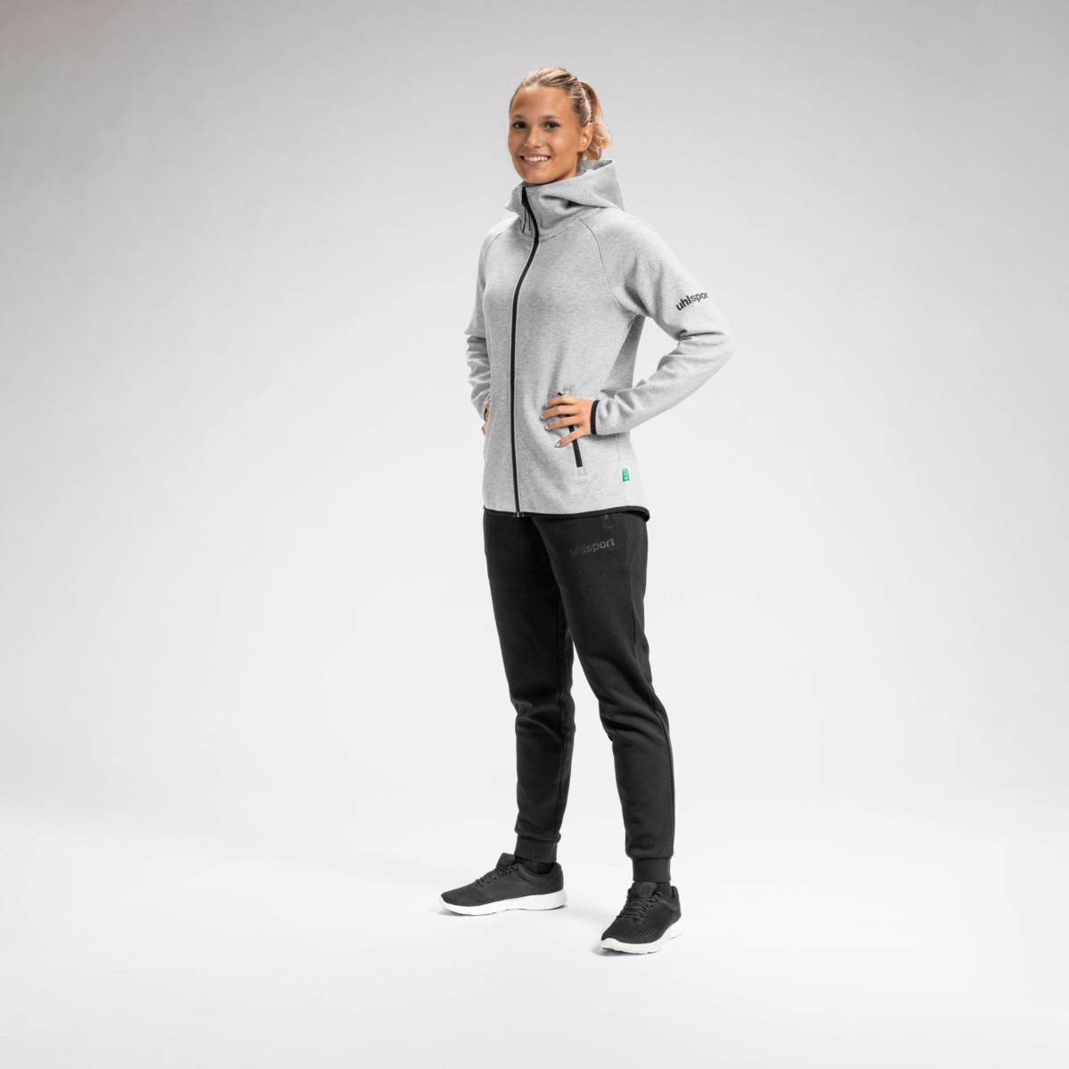 100528631_ID-HOOD-JACKET_100528801_100369401_100841001_Bianka-Waxmann_01_pngJku7z2tv1fLBC