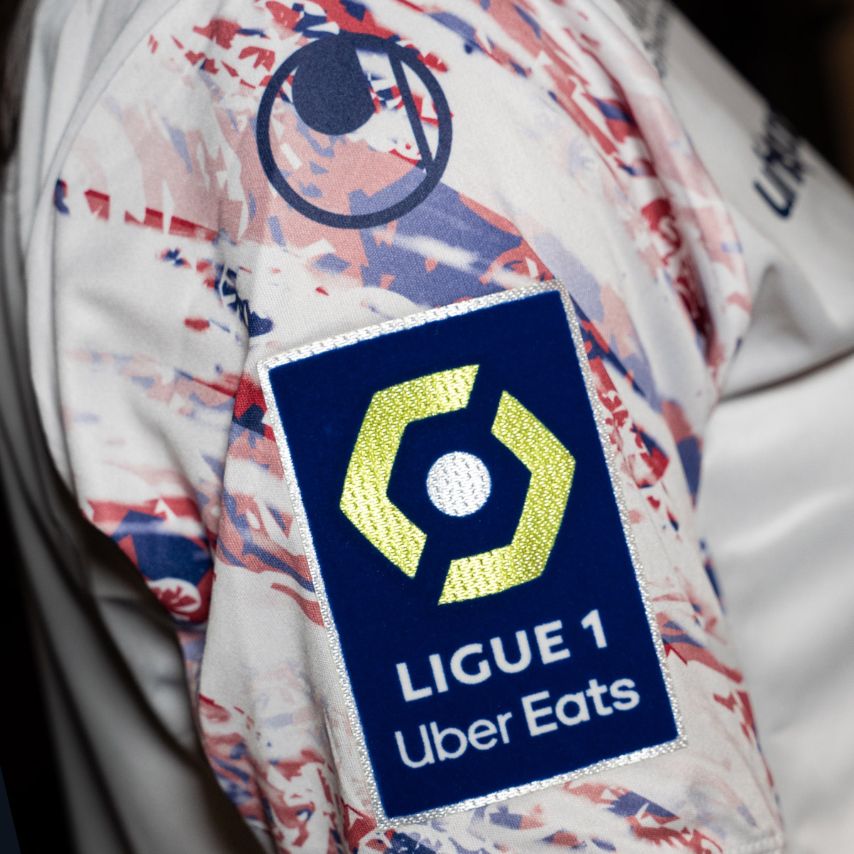 Clermont Foot Auswärtstrikot 2023 24 Ligue 1 und Uhlsport Logo