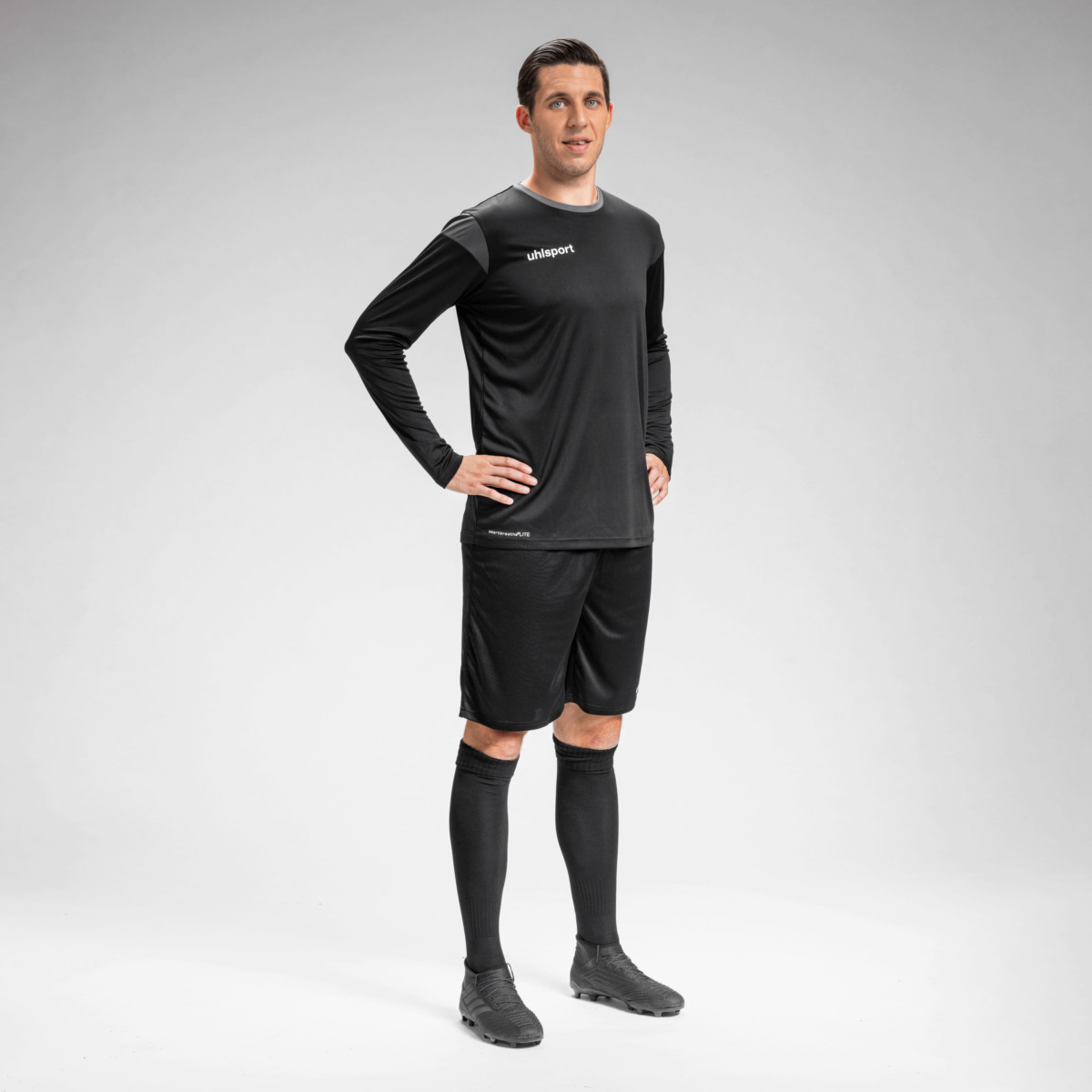 100225411_SQUAD-27-LONGSLEEVE_100334204_100330205_Matthias-Schmitz_01_pngRq26t9d7s62Q6
