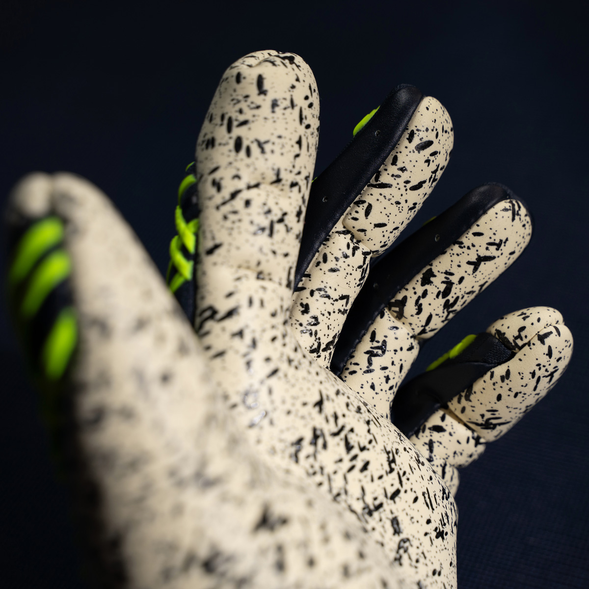 Prediction Supergrip+ HN Torwarthandschuhe Prediction Supergrip+ HN Torwarthandschuhe mit dynamischem Design in Profiqualität