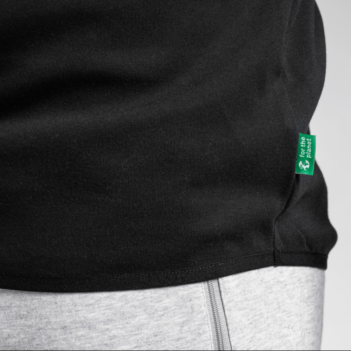 100528501_ID-SWEATSHIRT_100528931_100369401_100841001_Matthias-Schmitz_04_pngOYNcIbz9PUuQD