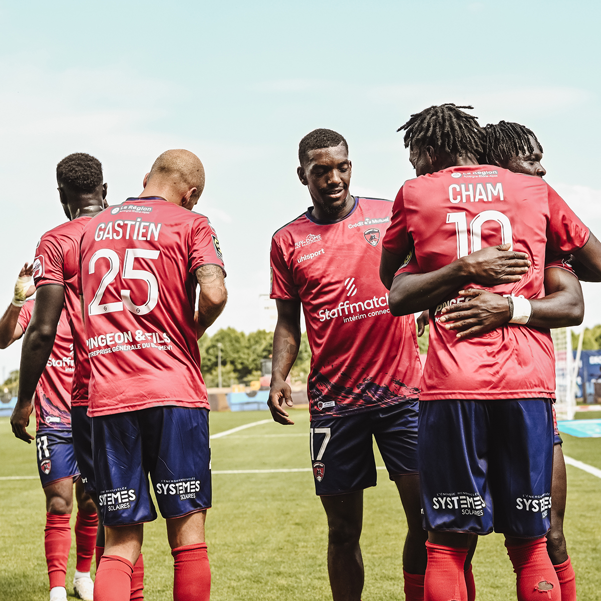 Clermont Foot Heimtrikot 2023 24 im Spiel