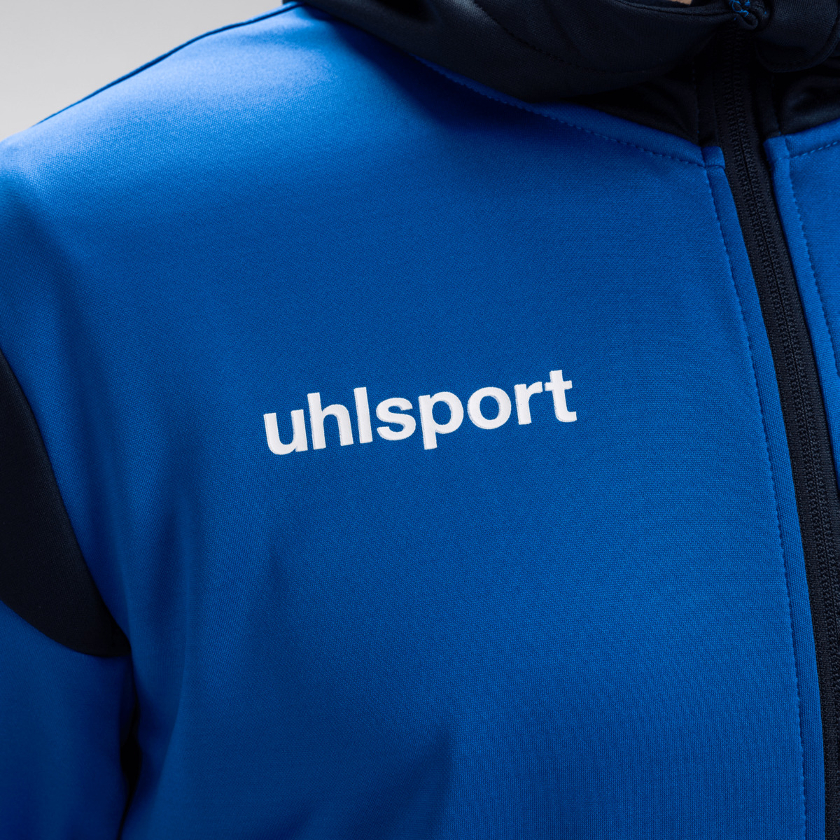 100225743_SQUAD-27-HOOD-JACKET_100529841_100369401_100841001_Matthias-Schmitz_05_pngnukPRBcWZ78cT