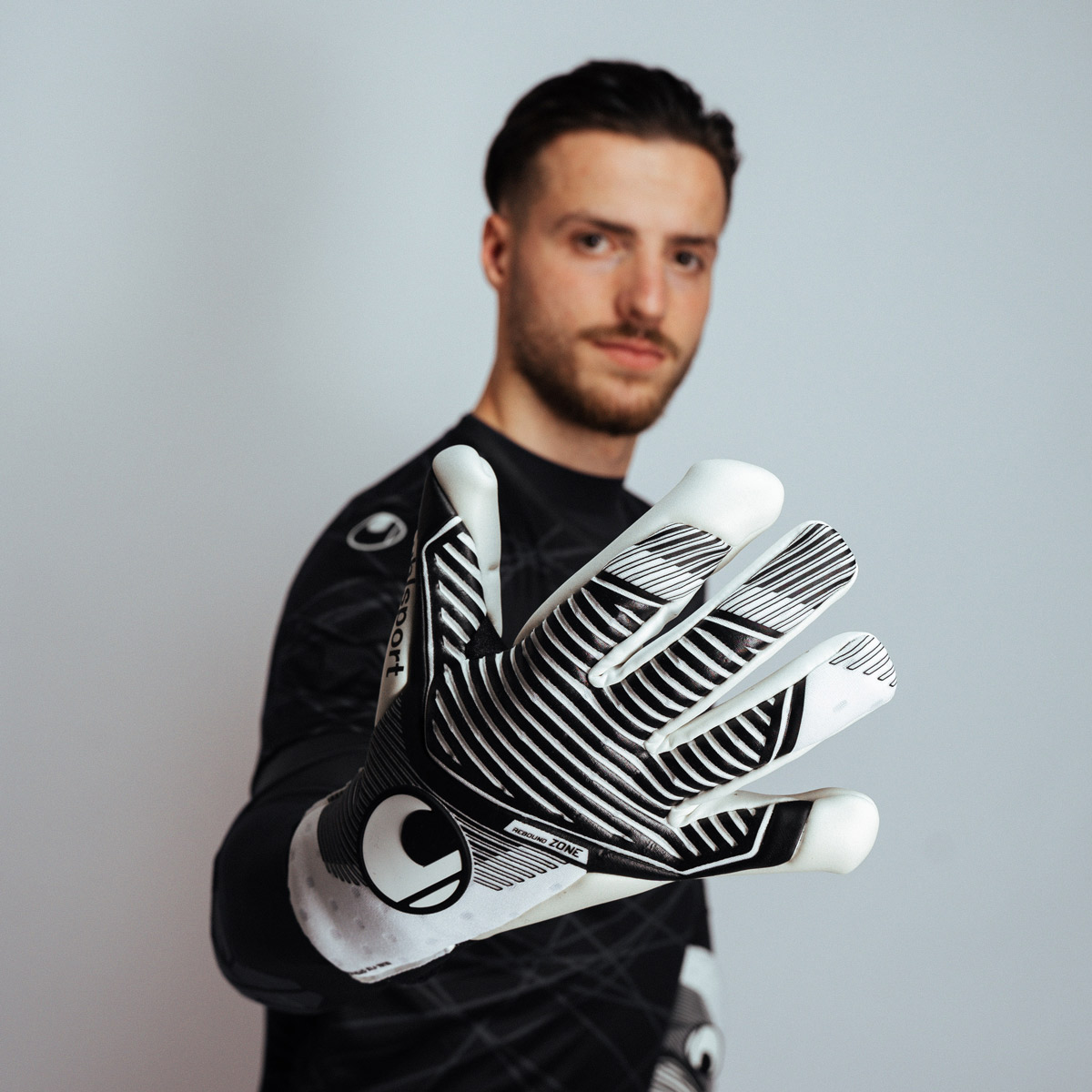 Absolutgrip HN Pro Torwarthandschuhe Absolutgrip HN Pro Torwarthandschuhe im sportlichen Design für maximale Performance