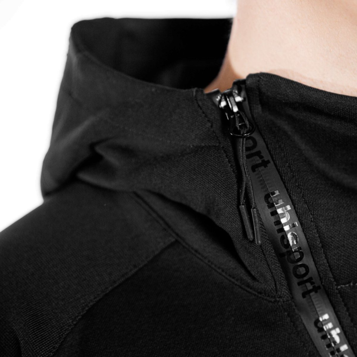 ESSENTIAL PRO ZIP-HOODIE Black Neck 