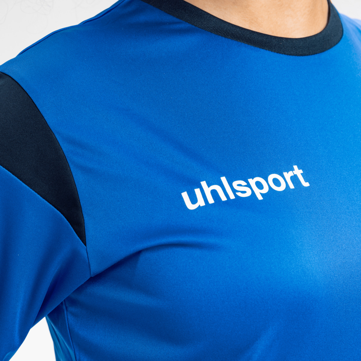 100225443_SQUAD27-LONGSLEEVE_100334207_100330211_Laura-Frech_02_png02NdxWcXU5AHR
