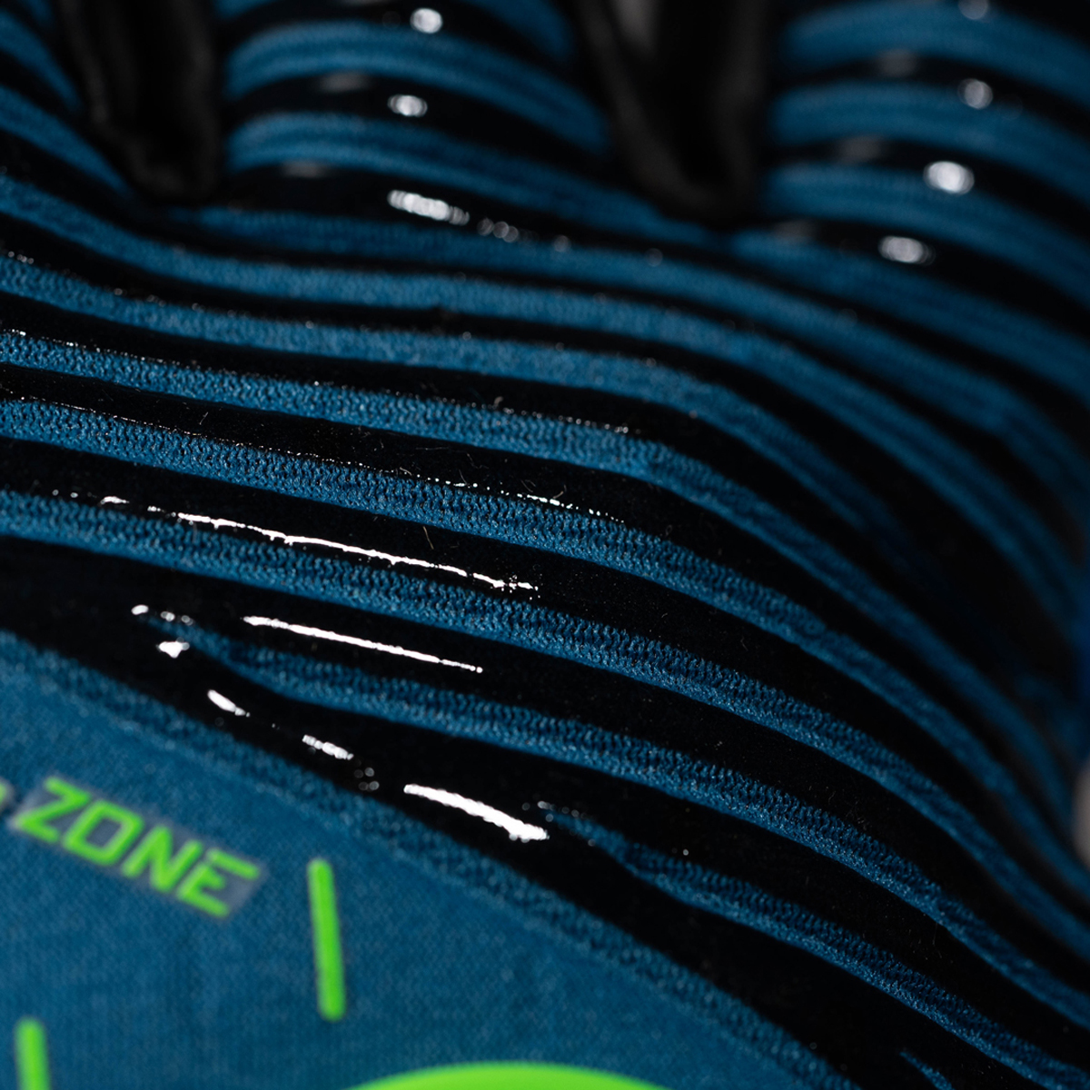 101127001_uhlsport-aquagrip-hn-goalkeeper-gloves_detail_rebound-zone