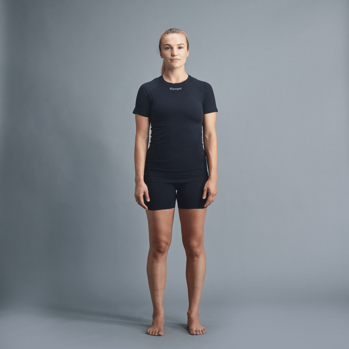 200513701_PERFORMANCE-PRO-T-Shirt-Women_200514001_Fanzi-Peter_136252-min_png9mnl0CS9F5klD detail.productImageAltText
