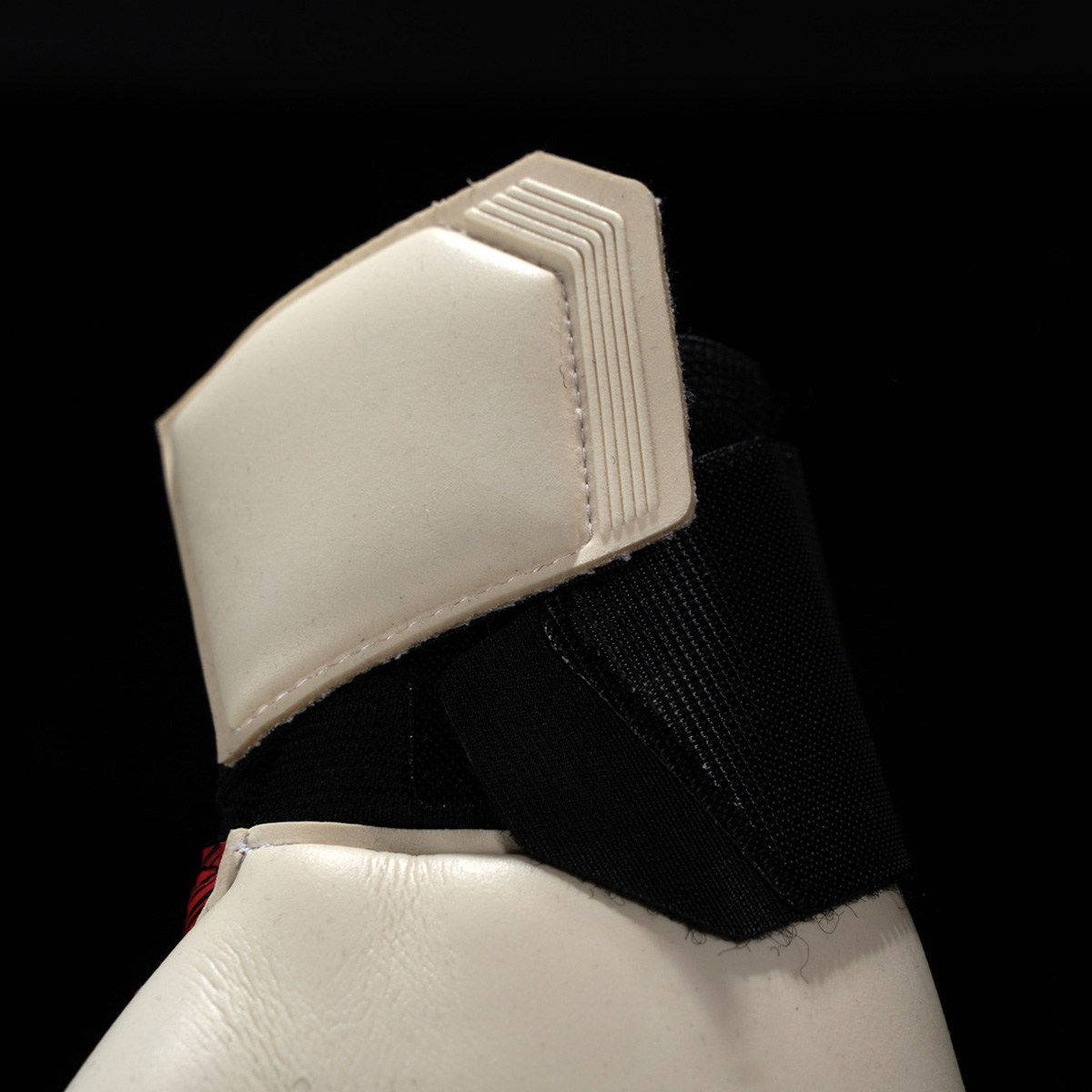 Powerline Absolutgrip Reflex Torwarthandschuhe Powerline Absolutgrip Reflex Torwarthandschuhe mit innovativem Reflex-Cut für maximalen Ballkontakt