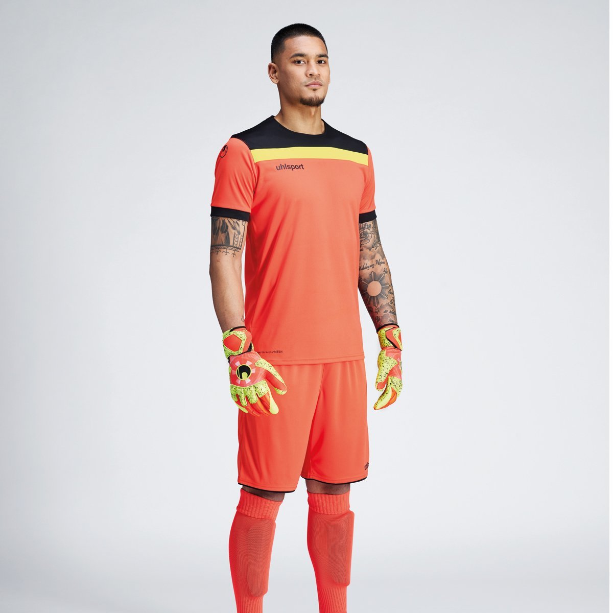 OFFENSE 23 GOALKEEPER SET dynamic orange black fluo yellow worn 02