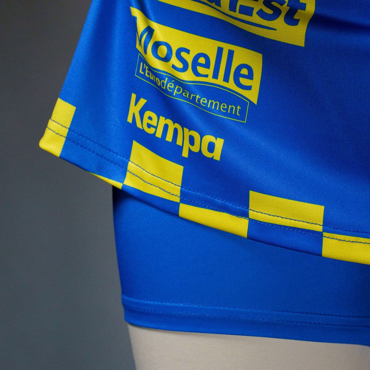 detail.productImageAltText