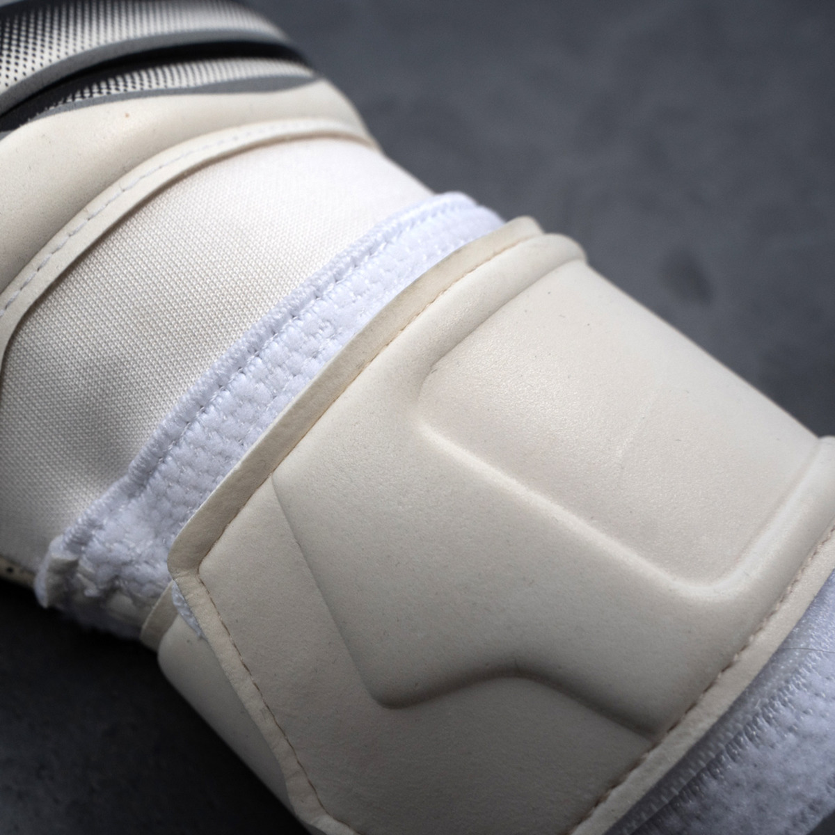 uhlsport Pro Supergrip+ HN ltd. 75years Torwarthandschuhe uhlsport Pro Supergrip+ HN ltd. 75years Torwarthandschuhe in limitierter Jubiläumsedition zum 75-jährigen Bestehen