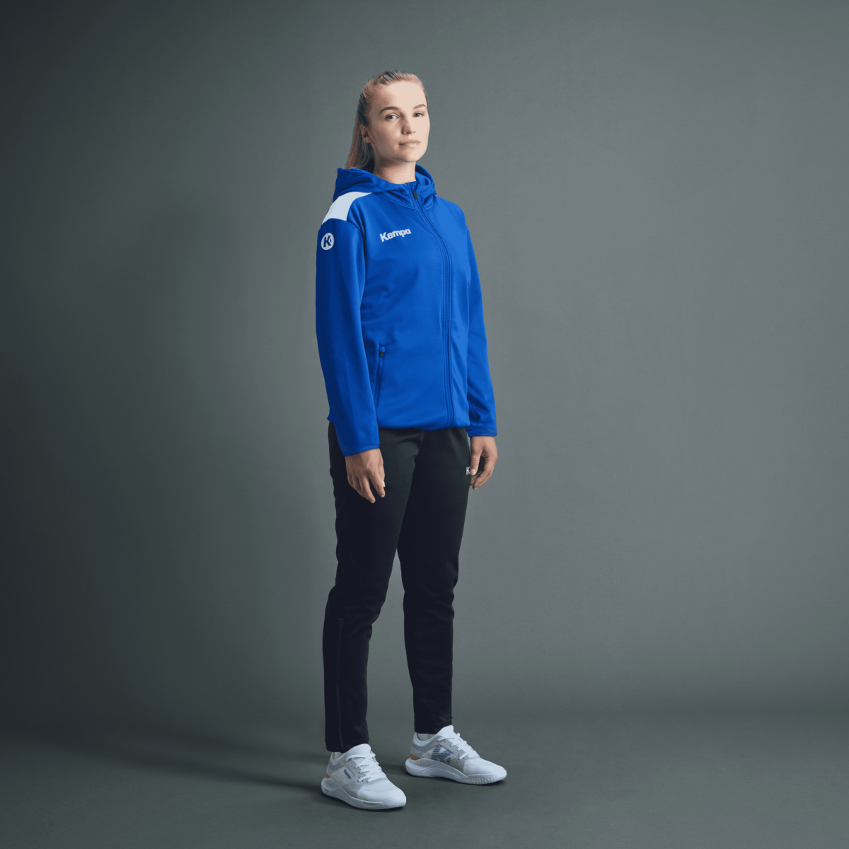 200513149_EMOTION-27-Hood-Jacket-Women_200513501_200867301_Fanzi-Peter_136194_bearbeitet_pngDbTJKhfySmGlZ detail.productImageAltText