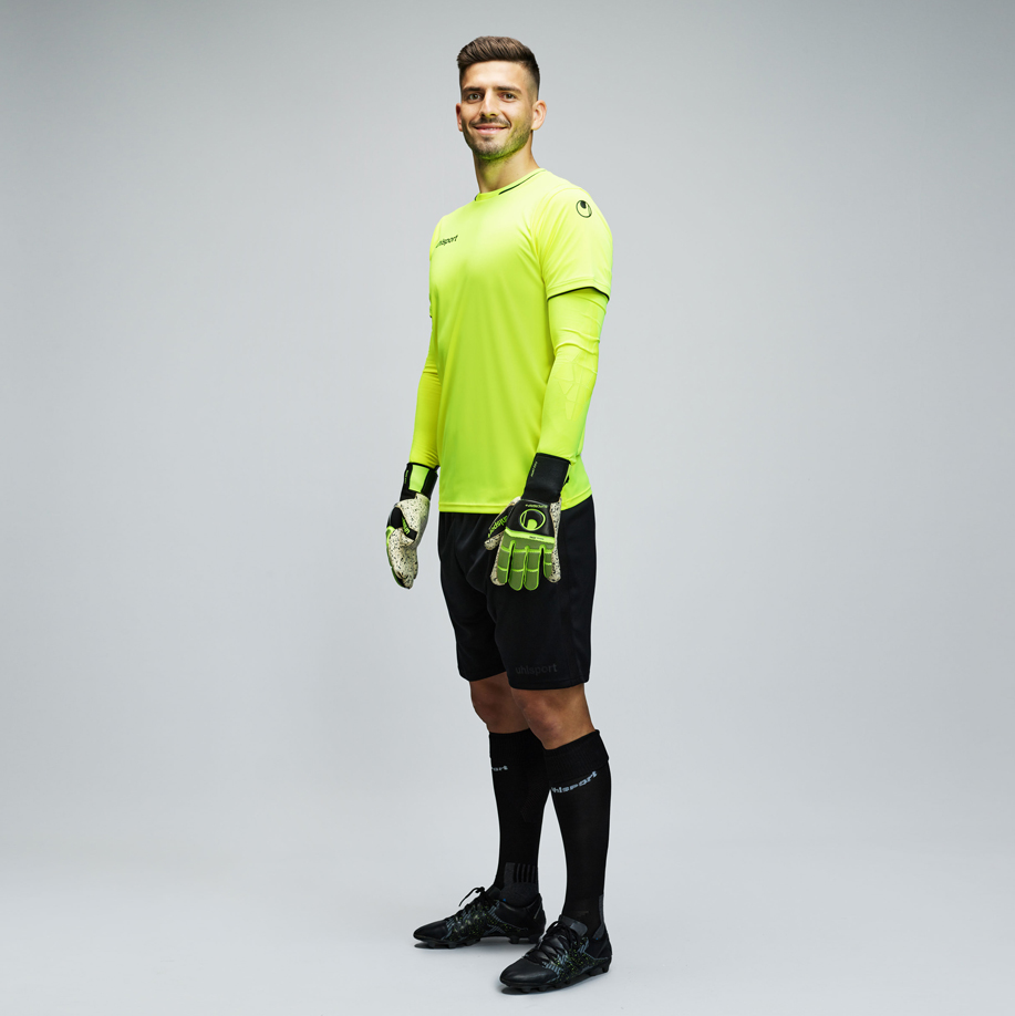 100223301_Performance-Shorts_100572304_Save-GK-Shirt_101121201_Flex-Frame-Carbon