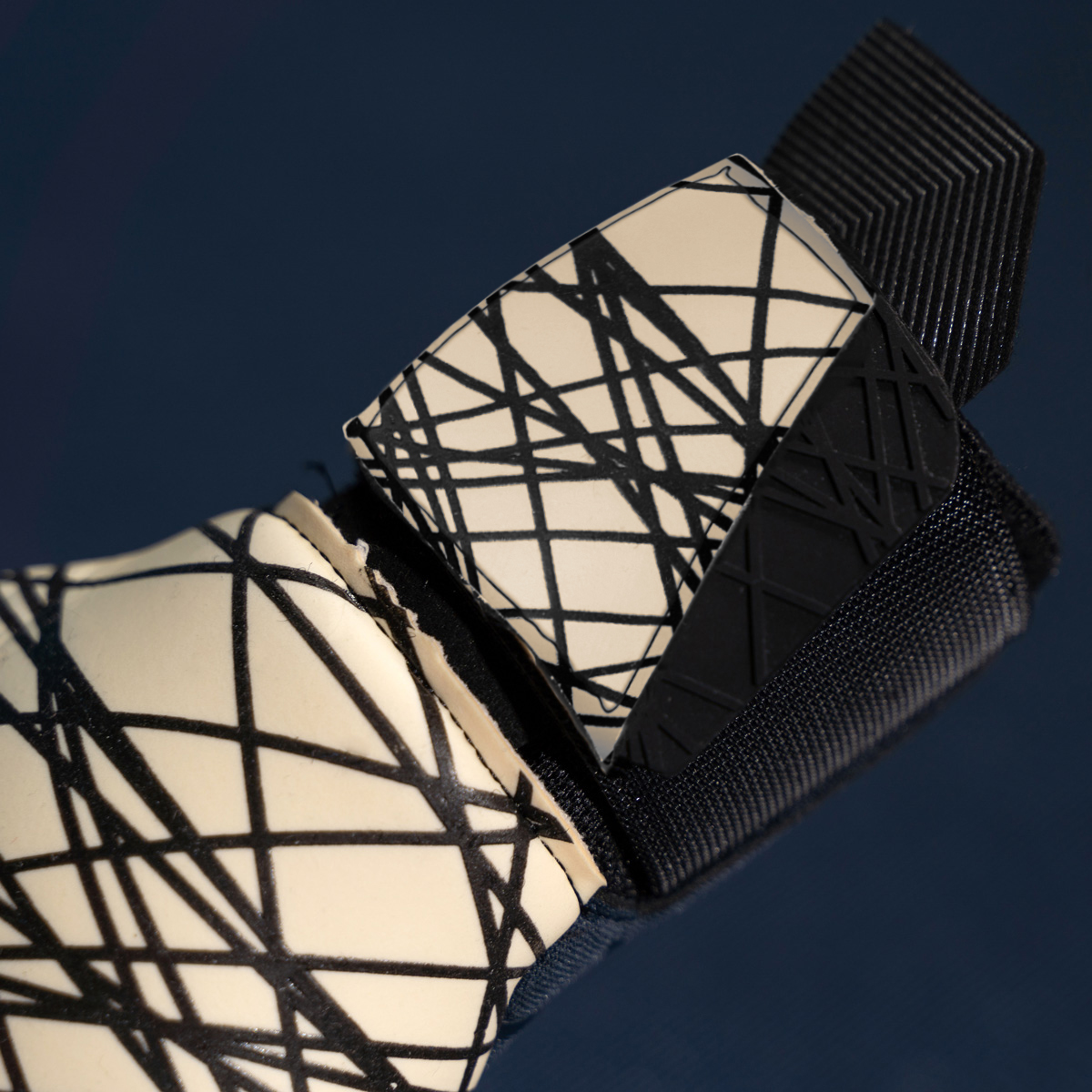 Prediction Ultragrip SC Torwarthandschuhe Prediction Ultragrip SC Torwarthandschuhe mit nahtlosem Seamless Cut für ein präzises Tragegefühl