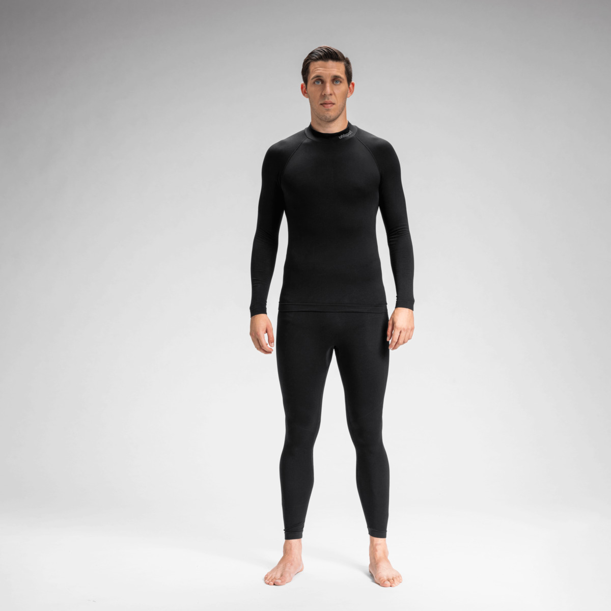 100226401_BASELAYER-TURTLENECK-PERFORMANCE-PRO_100226201_Matthias-Schmitz_01_png5EzRDlW69n06T detail.productImageAltText