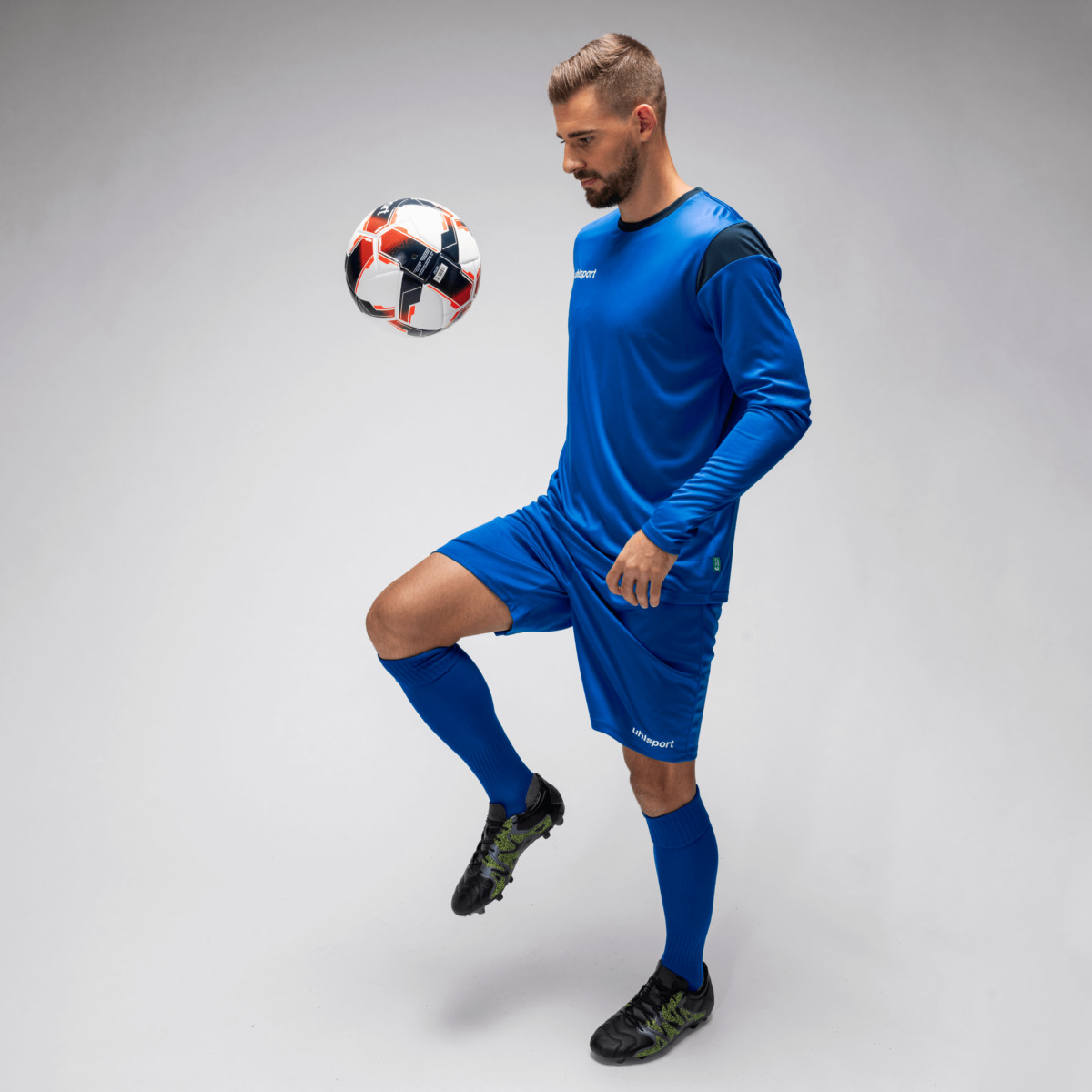100225443_SQUAD27-LONGSLEEVE_100334207_100330211_David-Braig_03_png5DF4YNq7Gcftg