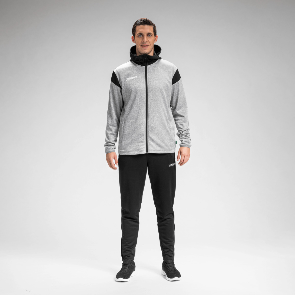 100225731_SQUAD27-HOOD-JACKET_100529841_100369401_100841001_Matthias-Schmitz_01_pngfrur2oeYrdsf5