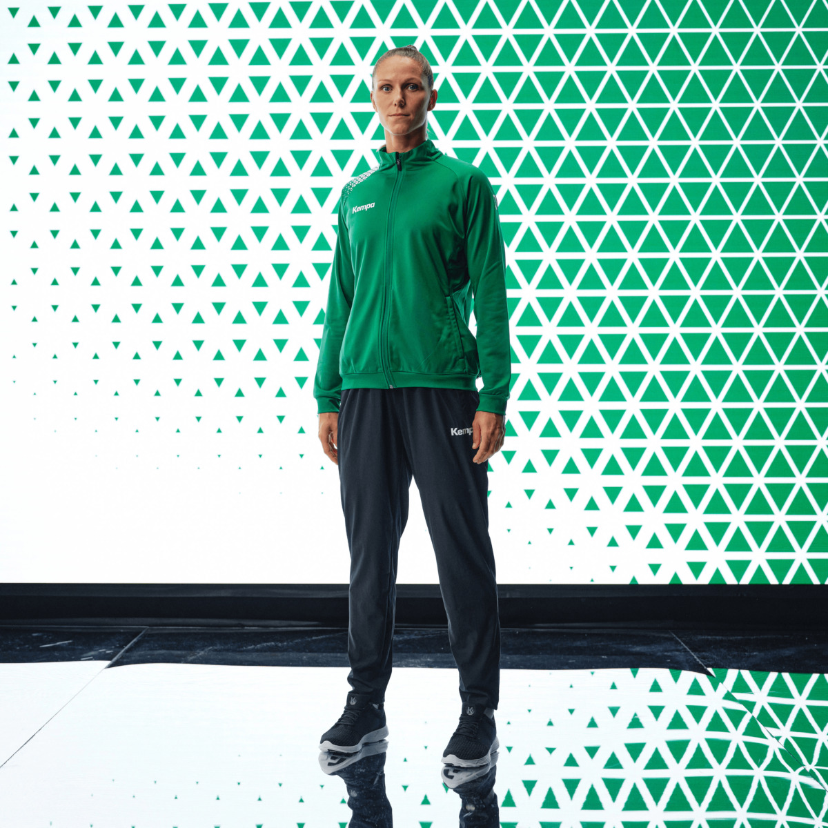 detail.productImageAltText