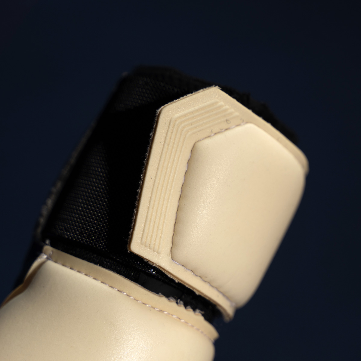 Prediction Absolutgrip SC Torwarthandschuhe Prediction Absolutgrip SC Torwarthandschuhe mit nahtlosem Seamless Cut für perfekte Passform