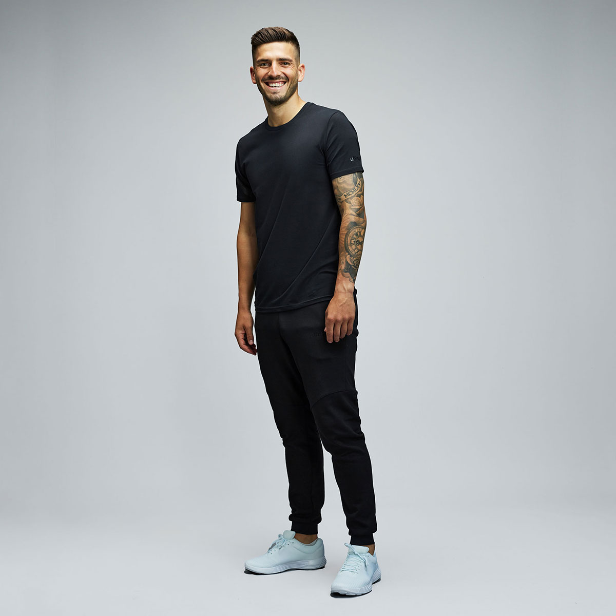 ESSENTIAL PRO PANTS Black Front