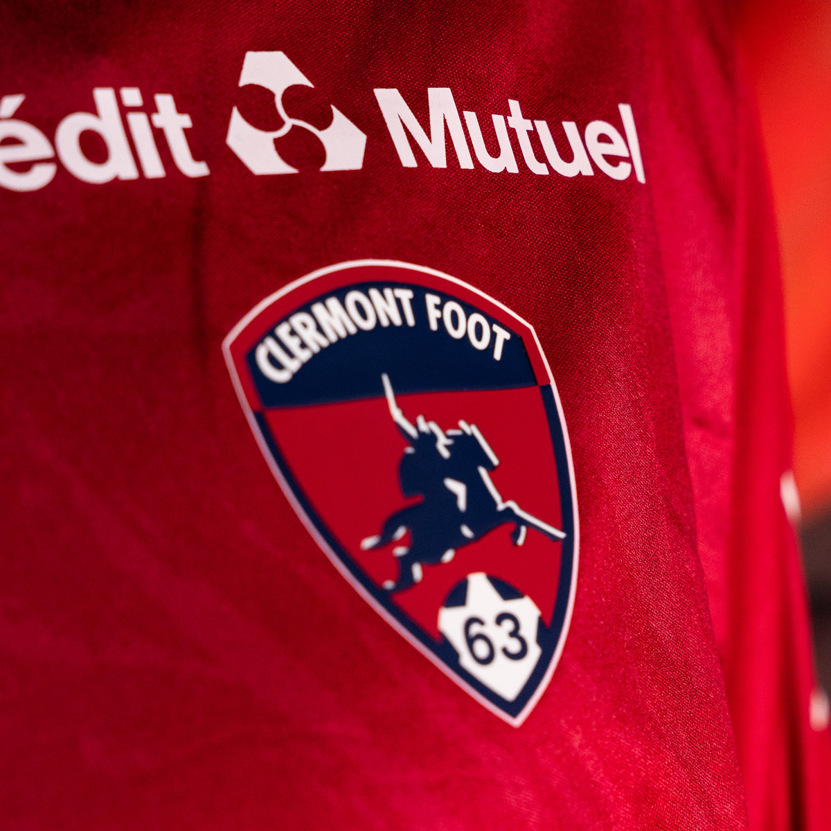 Clermont Foot Heimtrikot 2023 24 Brustwappen