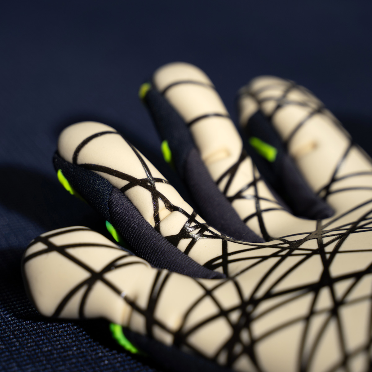 Prediction Ultragrip SC Torwarthandschuhe Prediction Ultragrip SC Torwarthandschuhe mit nahtlosem Seamless Cut für ein präzises Tragegefühl
