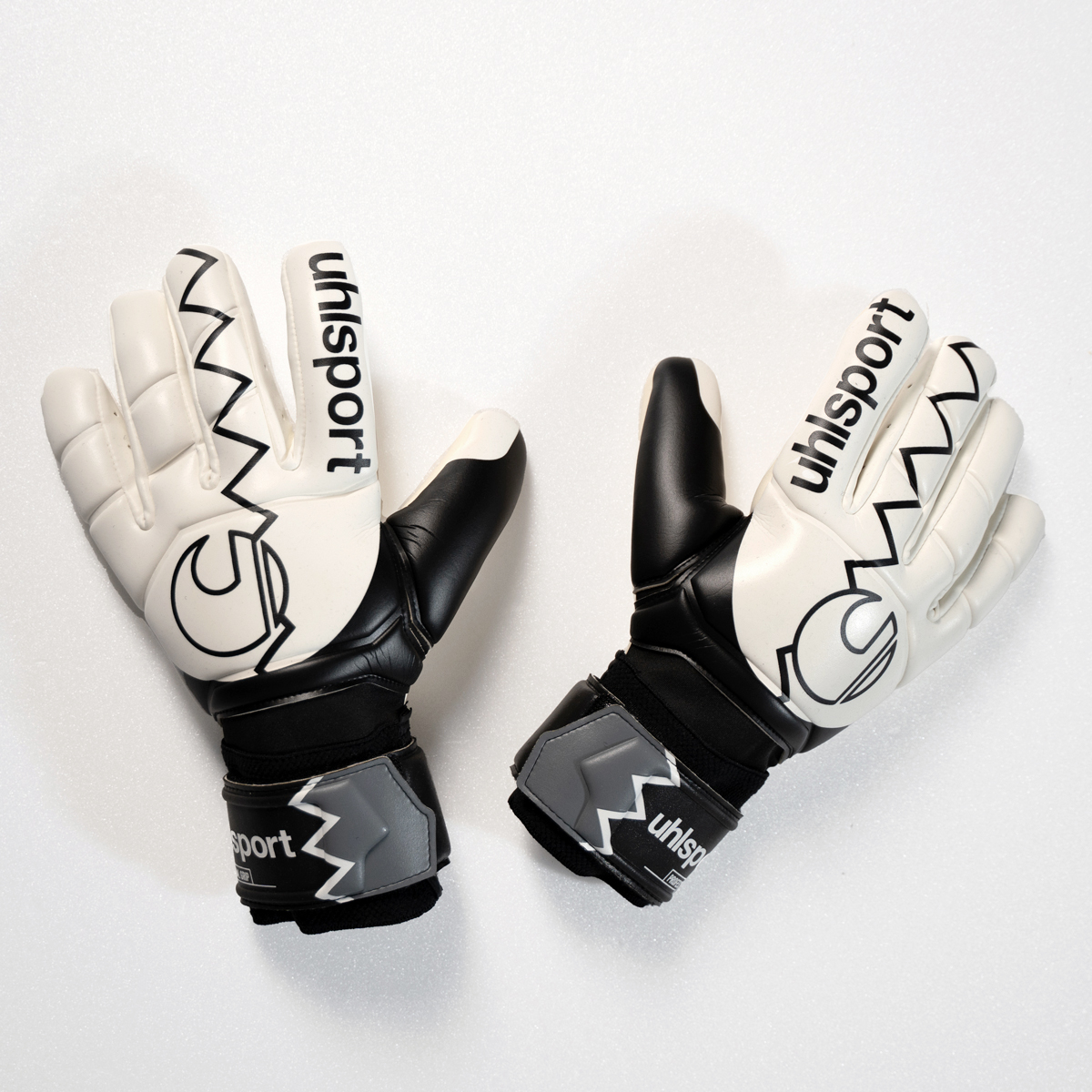 Retro Pro Zigzag Absolutgrip #336 Torwarthandschuhe im auffälligen Zickzack-Retrodesign