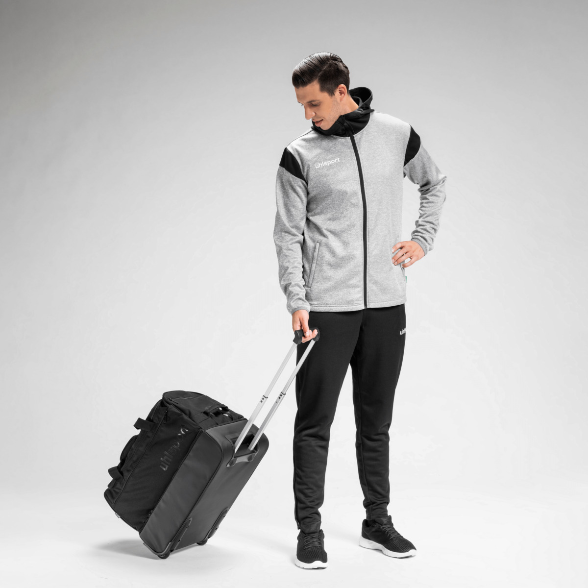 100225731_SQUAD27-HOOD-JACKET_100529841_100369401_100841001_Matthias-Schmitz_04_pngt4f4rLVK2Bgjs