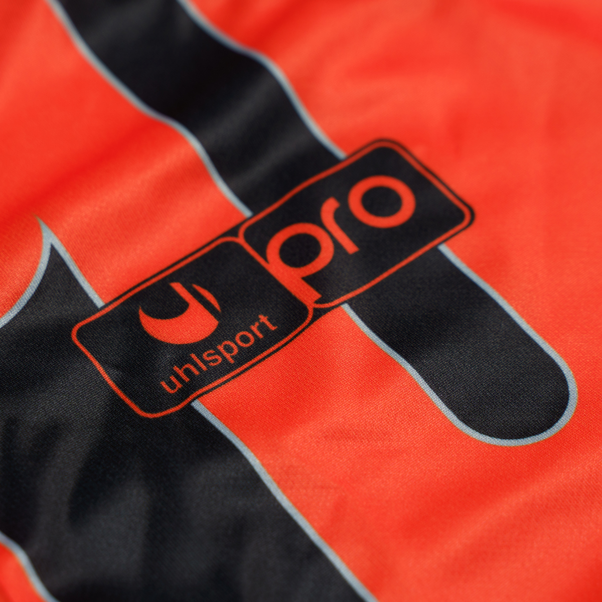 Retro 2 Shirt-pro_closeup_01