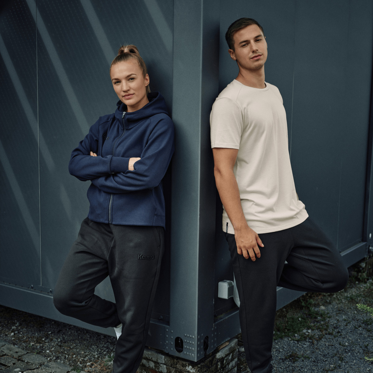 detail.productImageAltText